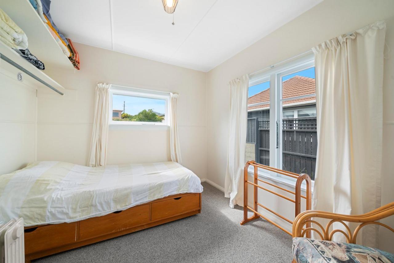 The Green Trout - Paraparaumu Beach Holiday Home 외부 사진