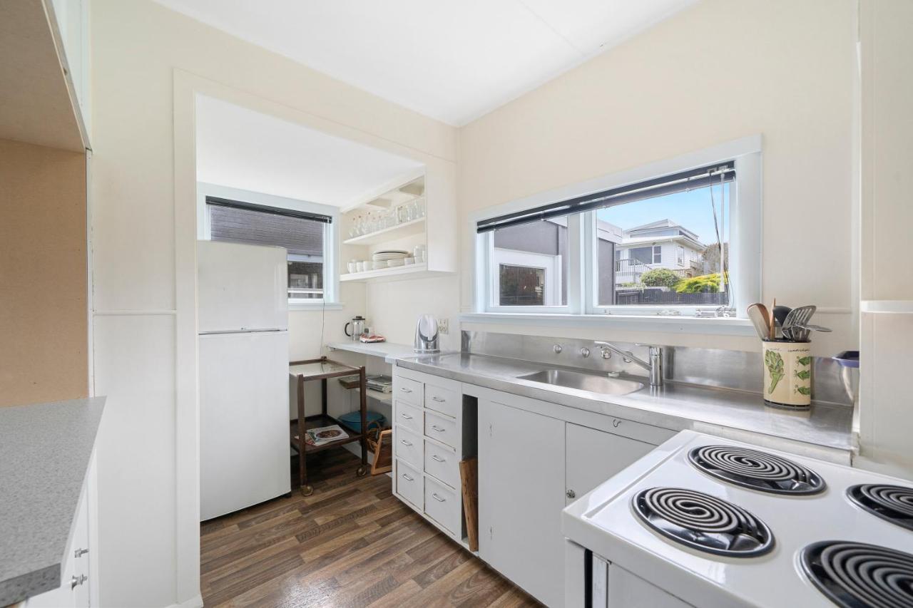 The Green Trout - Paraparaumu Beach Holiday Home 외부 사진