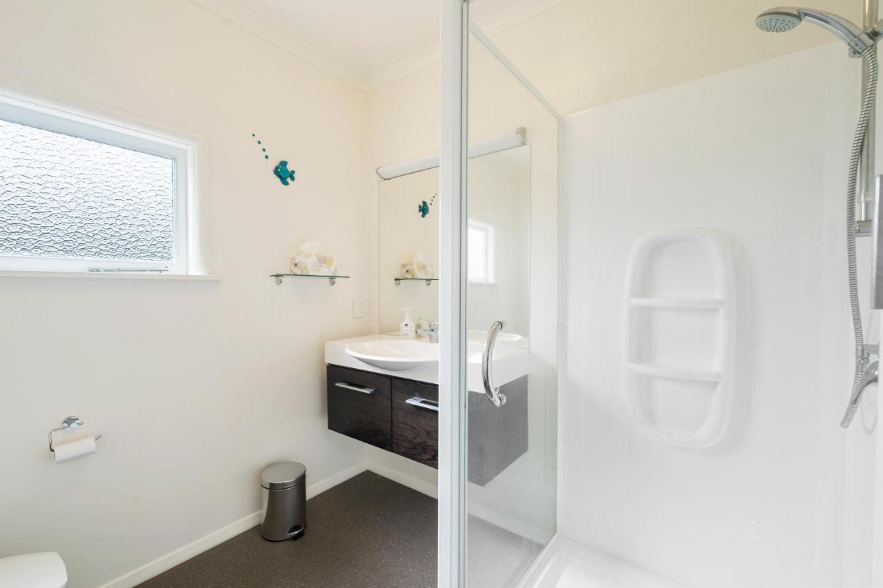 The Green Trout - Paraparaumu Beach Holiday Home 외부 사진